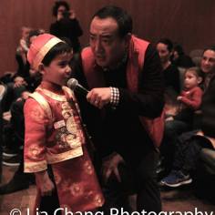 Counting to ten in Chinese with Alan Muraoka. Photo by Lia Chang